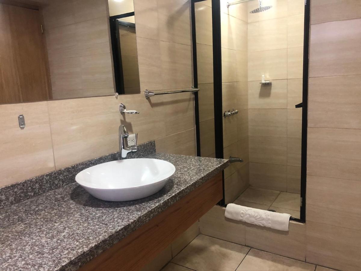 Hotel Ambassador Quito Ngoại thất bức ảnh
