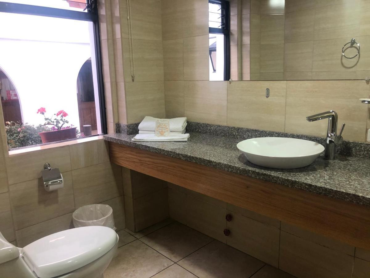 Hotel Ambassador Quito Ngoại thất bức ảnh