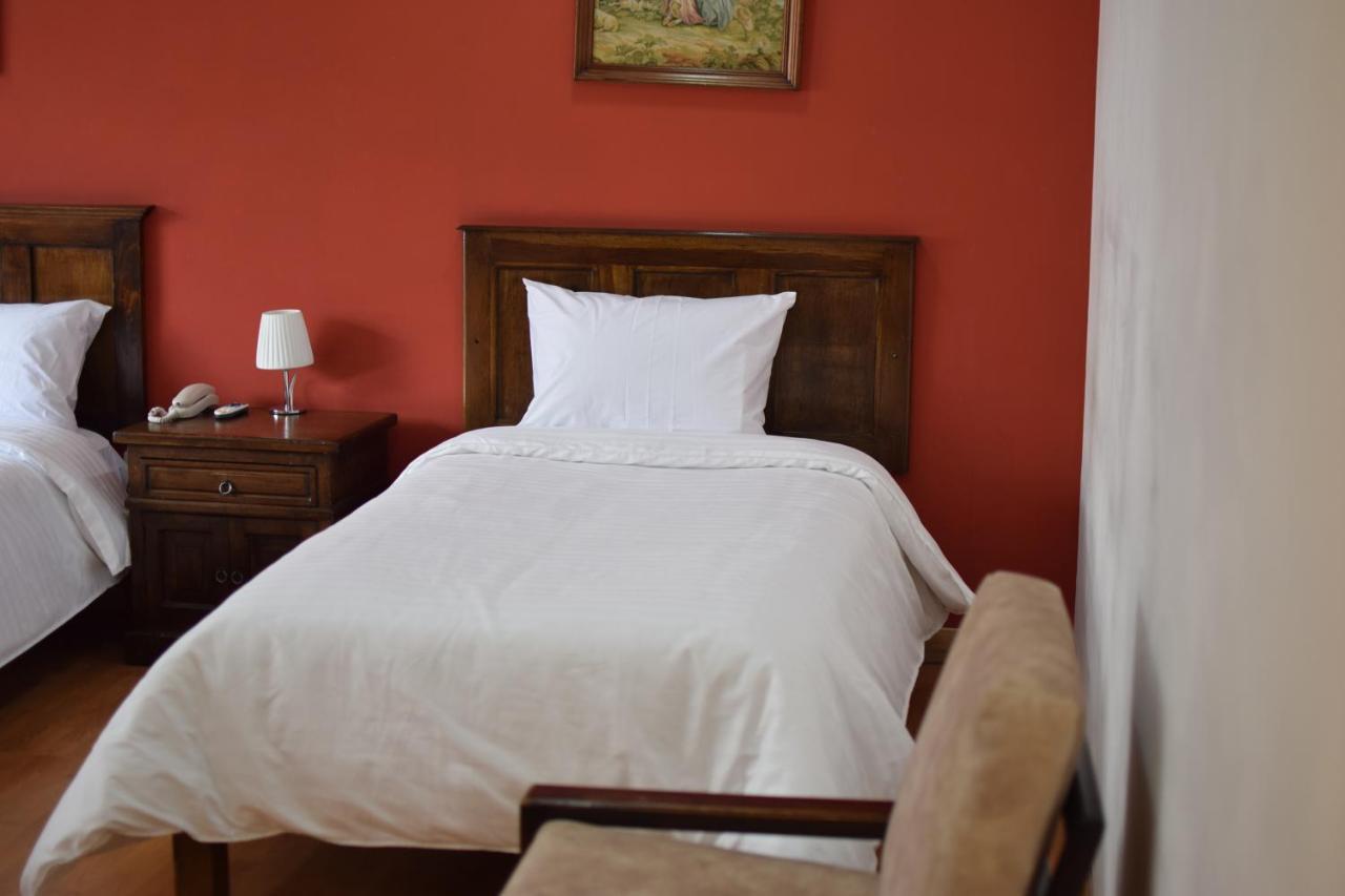 Hotel Ambassador Quito Ngoại thất bức ảnh
