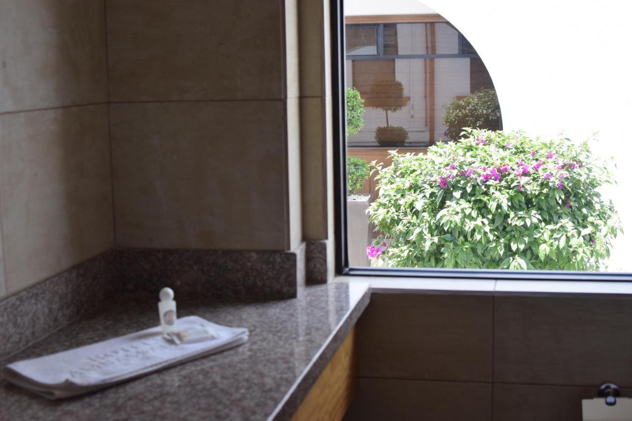 Hotel Ambassador Quito Ngoại thất bức ảnh